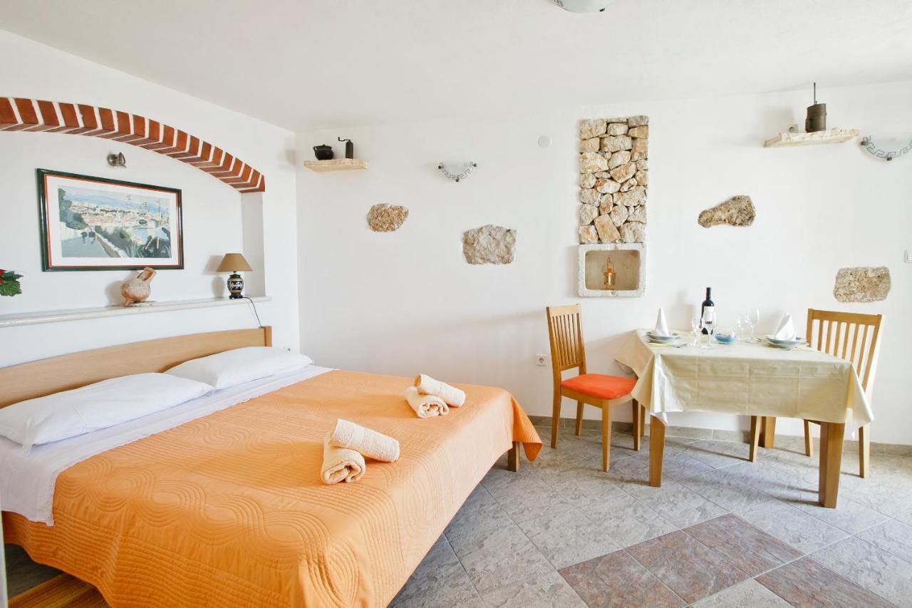 Paradise Stone Apartments Bol Pokoj fotografie