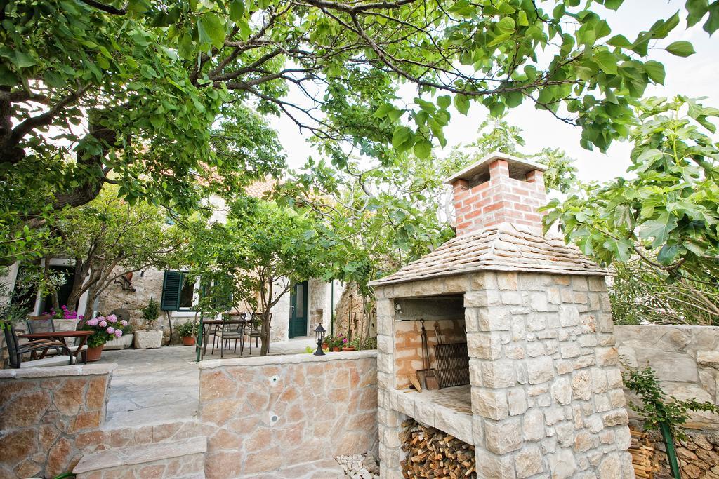 Paradise Stone Apartments Bol Exteriér fotografie