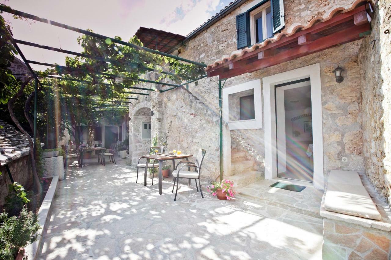 Paradise Stone Apartments Bol Exteriér fotografie